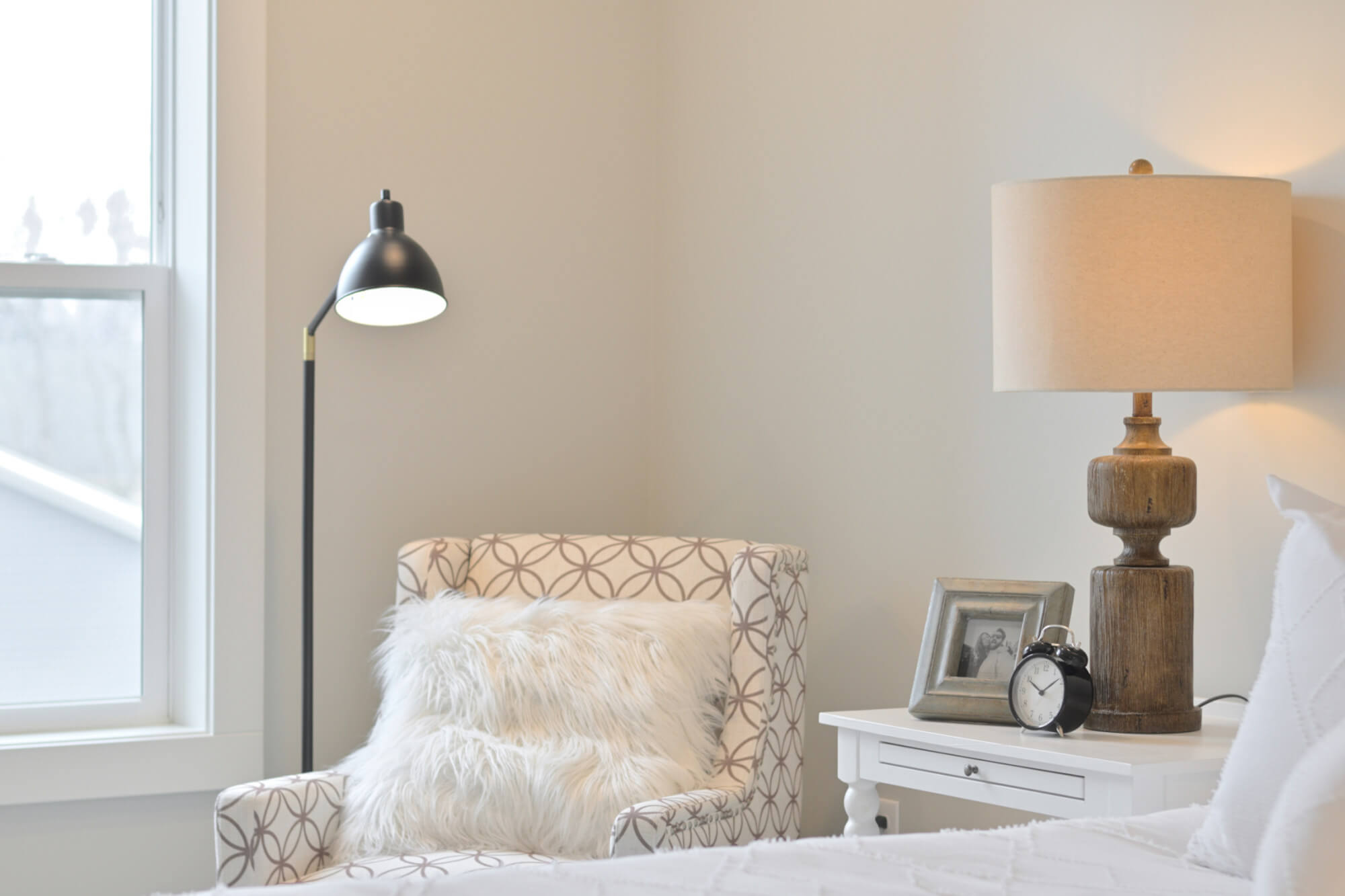 E670-Bedroom-Chair-Lamp.jpg